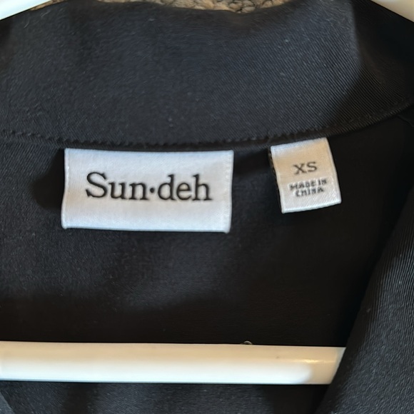 Aritzia Sunday Best black boxy crop button shirt - Picture 2 of 5